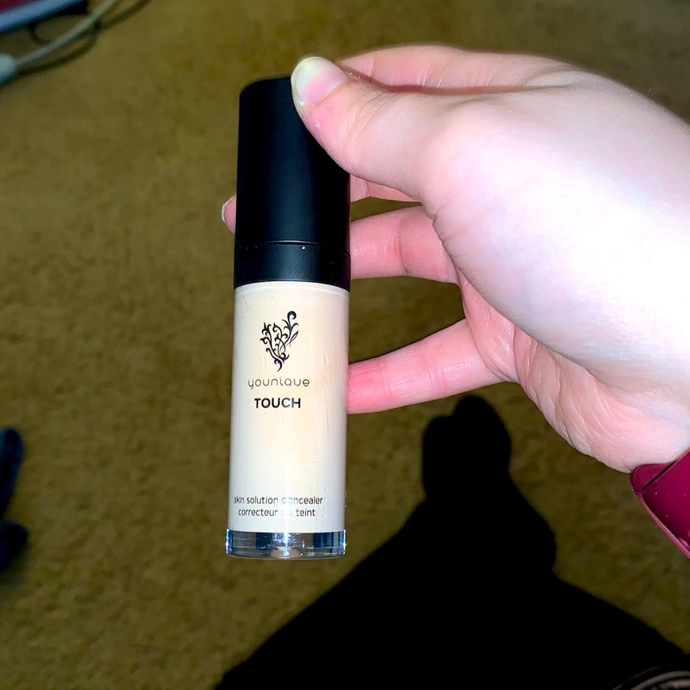 Younique touch concealer in the shade scarlet
